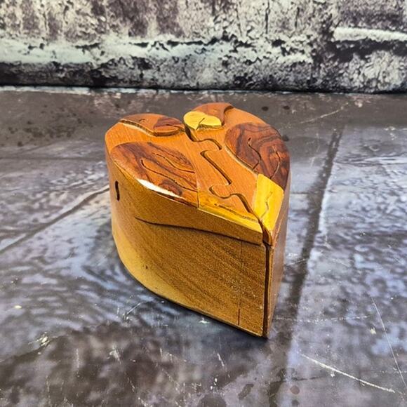 Vintage Carved Wooden Puzzle Box Two Parrots Jewelry Stash Box - Picture 2 of 9